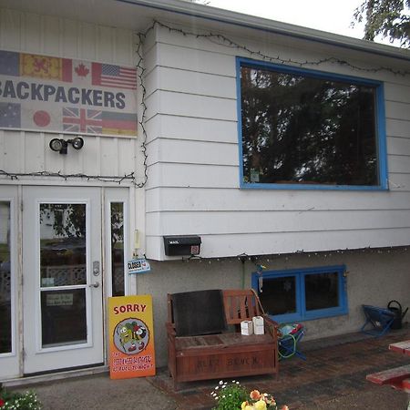 Beez Kneez Bakpakers Hostel Whitehorse Exterior photo
